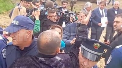 20-тина еколози превърнаха в цирк първата копка на пътен възел Кресна