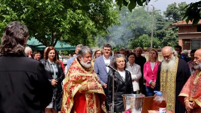 Специален празник събра стотици миряни в храма Св.Св. Константин и Елена в Струмяни