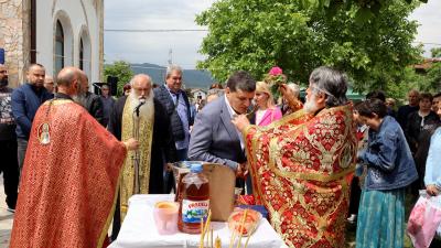 Специален празник събра стотици миряни в храма Св.Св. Константин и Елена в Струмяни