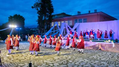 Грандиозен концерт-спектакъл в разложкото село Баня