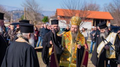 С благословията на Неврокопския митрополит Серафим в село Марино поле започва строителството на нова черква