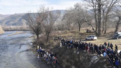 21-годишният Спас Спасов извади Богоявленския кръст от водите на река Струма при Симитли