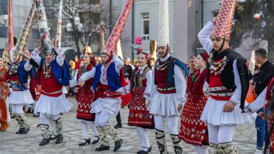 Хиляди кукери сътвориха уникален спектакъл  в Разлог-снимки