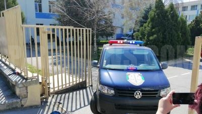Полиция нахлу в полицията в Благоевград, арестуваха зам.директор и щерка му полицайка