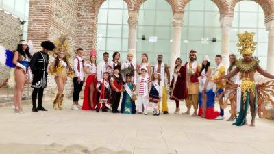 Младежи от 25 държави дефилираха по улиците на Сандански, състезават се в конкурс за красота