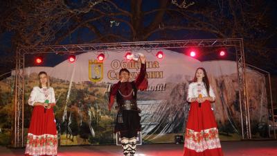 Празникът на община Струмяни събра хиляди на площада