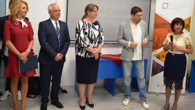 Откриха нова компютърна зала в Професионална гимназия по текстил и лека промишленост в Благоевград
