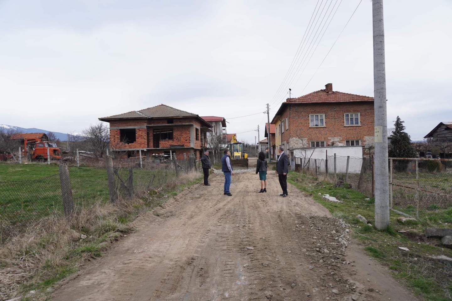 Община Разлог започна подобряване благоустройството на улица  Петър Берон” в село Бачево.