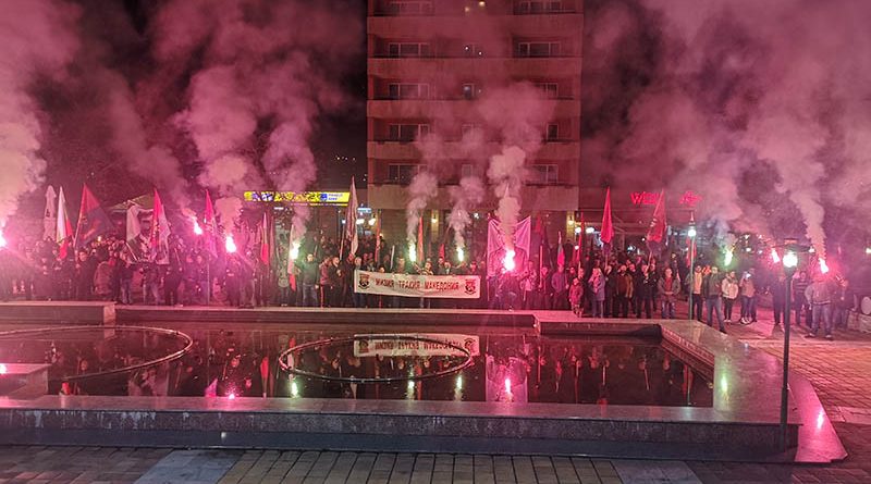 ВМРО Сандански с факелно шествие под надслов  Долу Ньой!