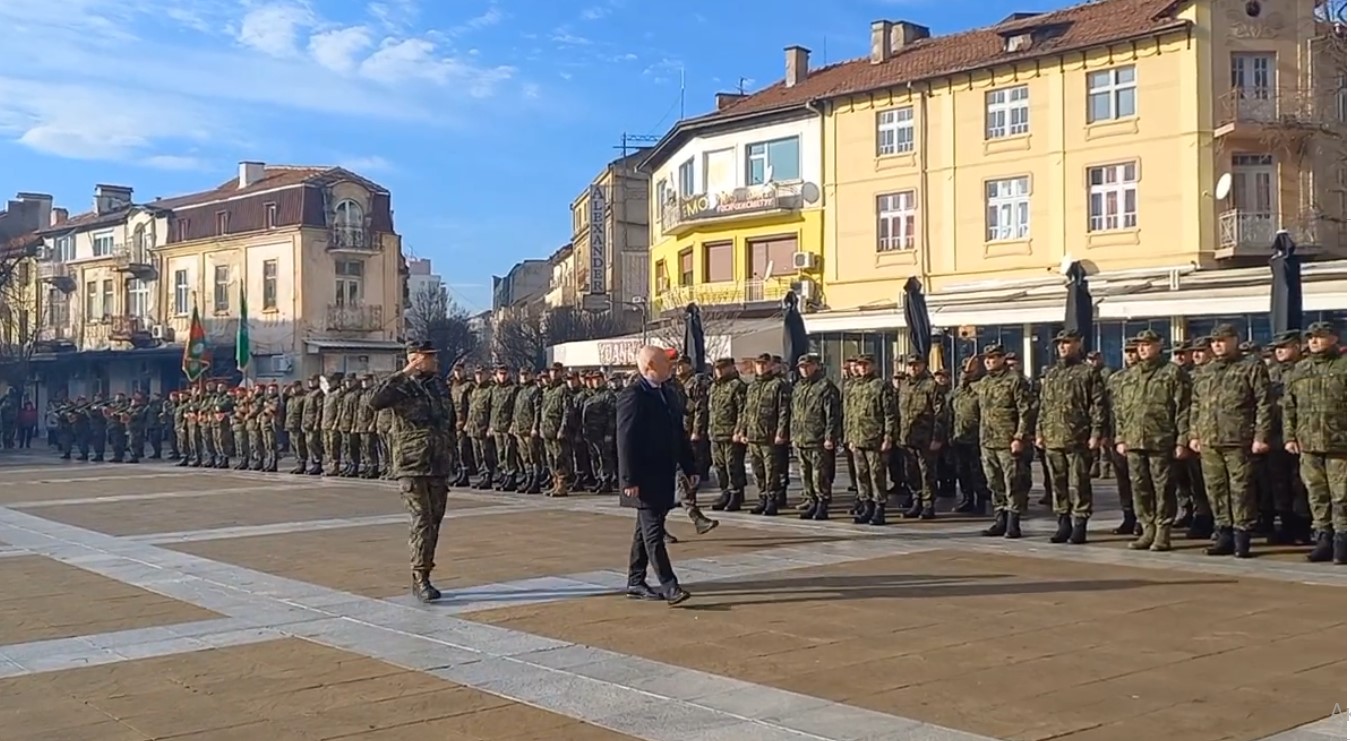 Военният министър Тагарев посрещна контингента ни от Косово,Босна и Херцеговина на тържествена церемония в Благоевград