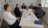 Полицейският шеф на Благоевград се срещна с хора от Вълкосел заради клип на заканващ се полицай