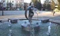 Вандали откраднаха дюзите на фонтана в центъра на Разлог