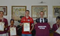 Кметът Байкушев връчи грамоти на боксьори-медалисти от Благоевград