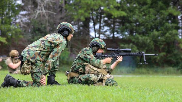 Български военни спечелиха турнир за снайперисти в САЩ (СНИМКИ)