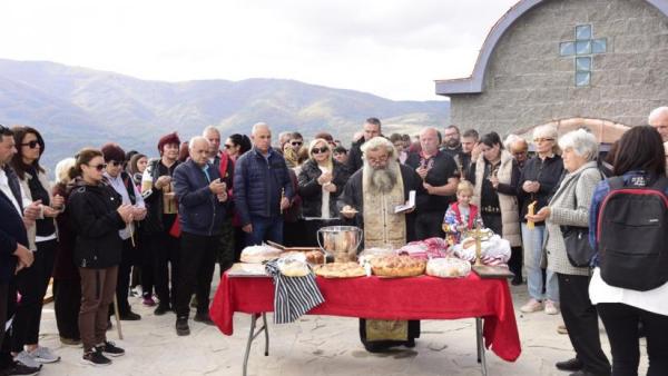 Осветиха нов параклис край Коматинските скали