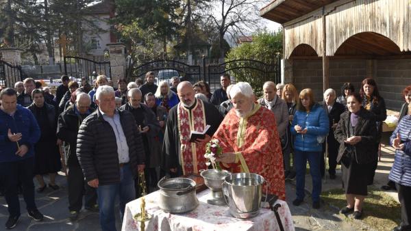 Курбан за здраве в село Крупник на Архангеловден