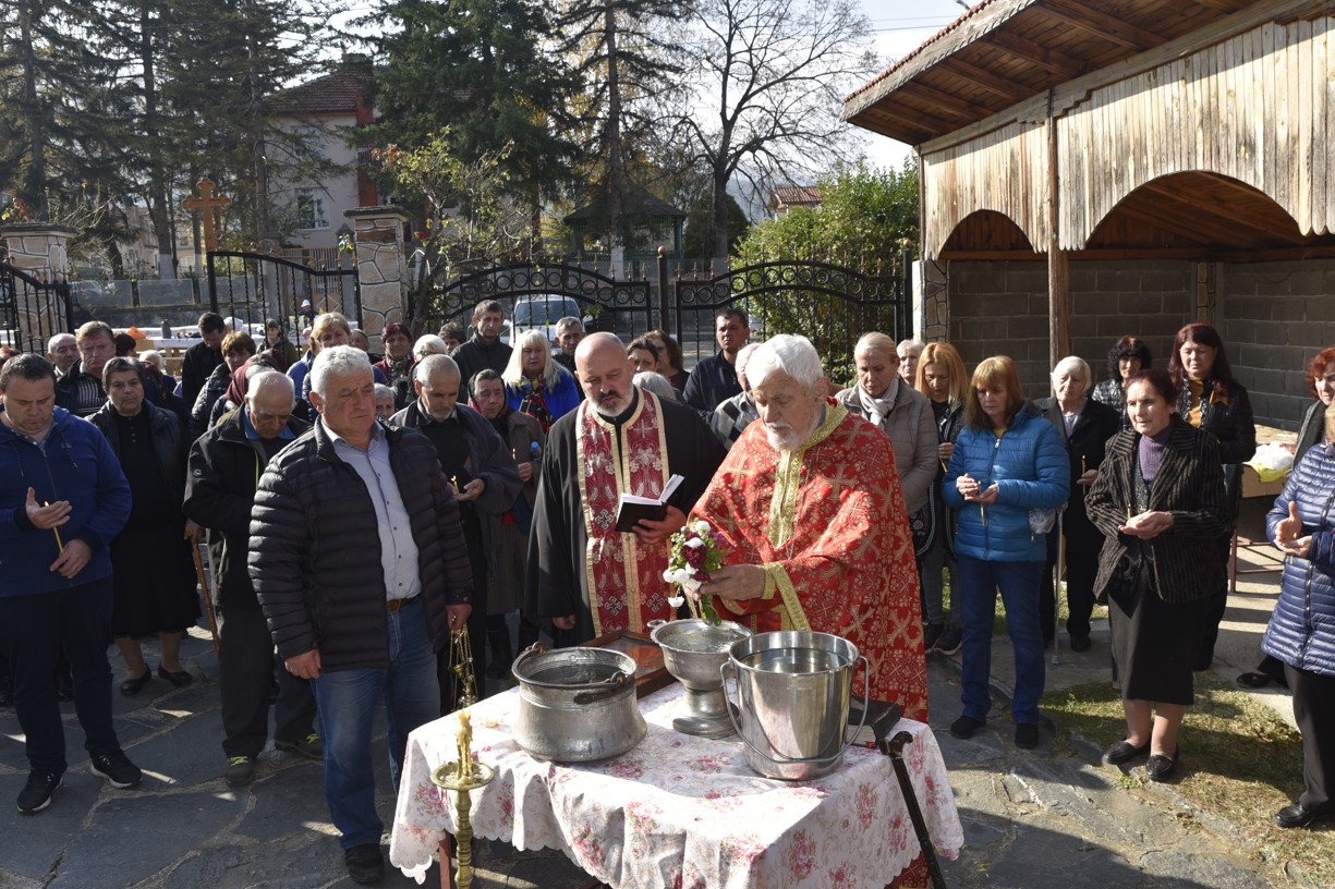 Курбан за здраве в село Крупник на Архангеловден