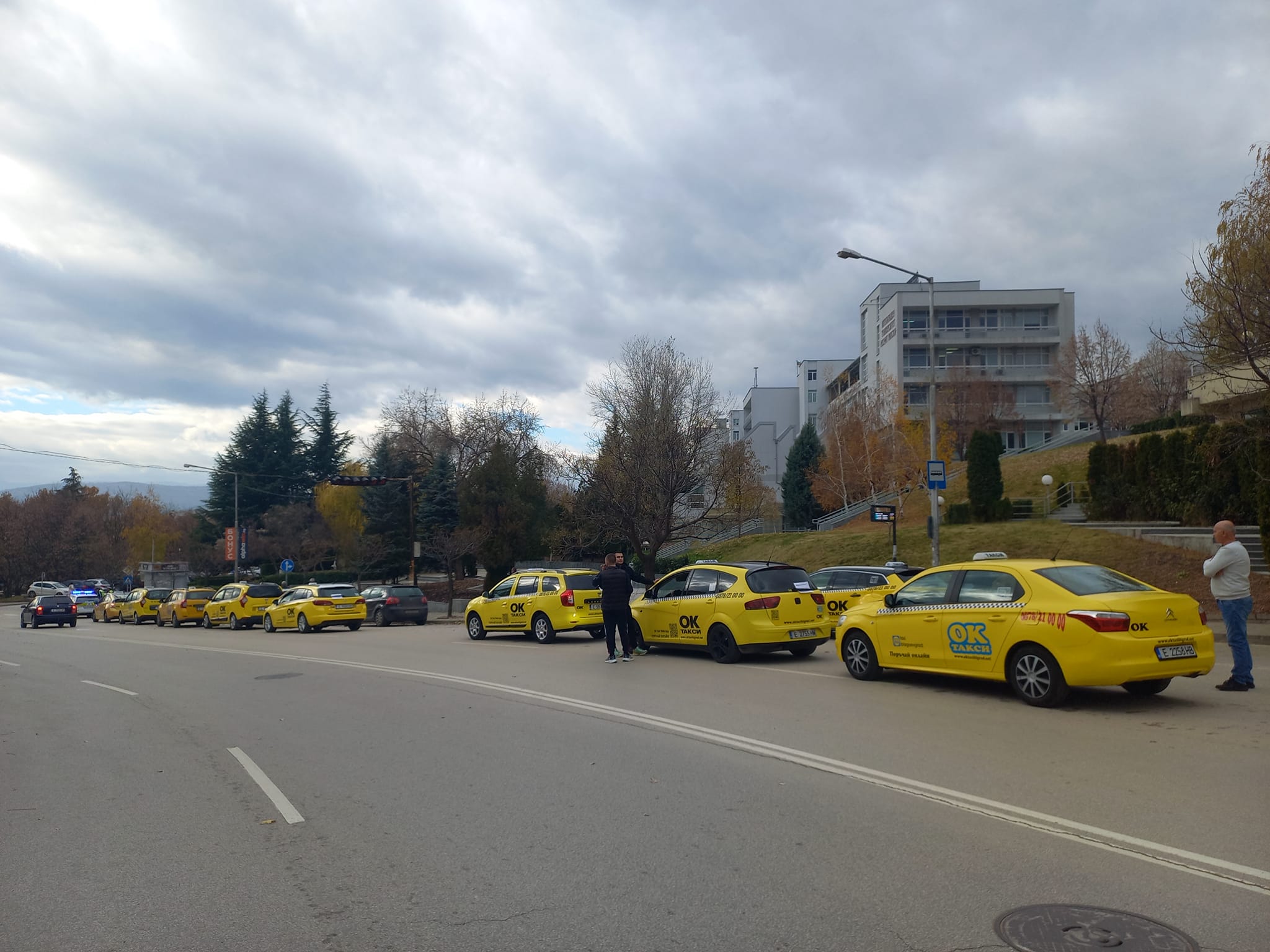 Над 200 таксиметрови шофьори протестираха в Благоевград