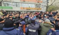 Сблъсъци на протестиращи и контрапротестиращи  в Симитли