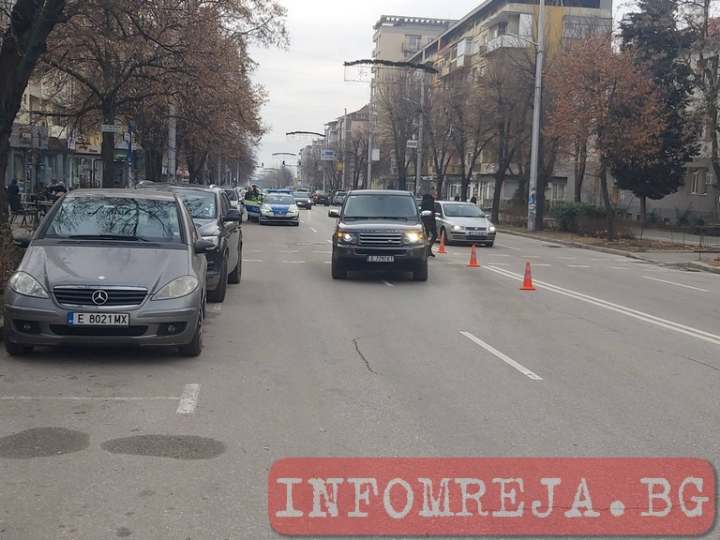 Джип помете възрастна жена на пешеходна пътека в Благоевград