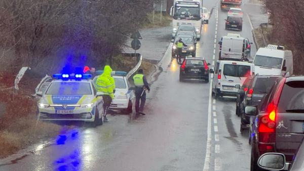 Катастрофа затруднява движението в Кресненското дефиле