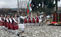 Светлинно шоу омагьса с красотата си Елешница, в Долно Драглище и Годлево пресъздадоха радостта на Светлото Рождество