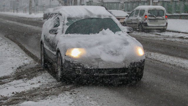 КАТ глоби 20 водачи от Благоевградско за непочистени автомобили от снега