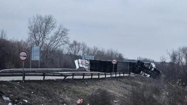 Отново тежка катастрофа между ТИР и бус, четирима загинаха, седем са ранени