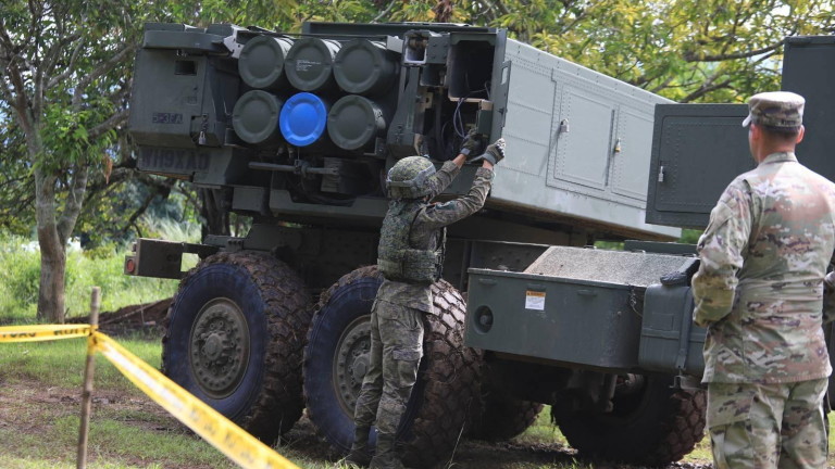 САЩ временно спира военната помощ за Украйна