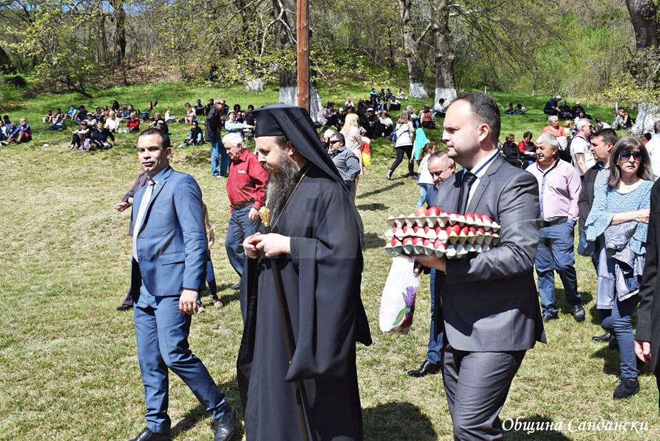 Владиката Серафим благослови Сандански