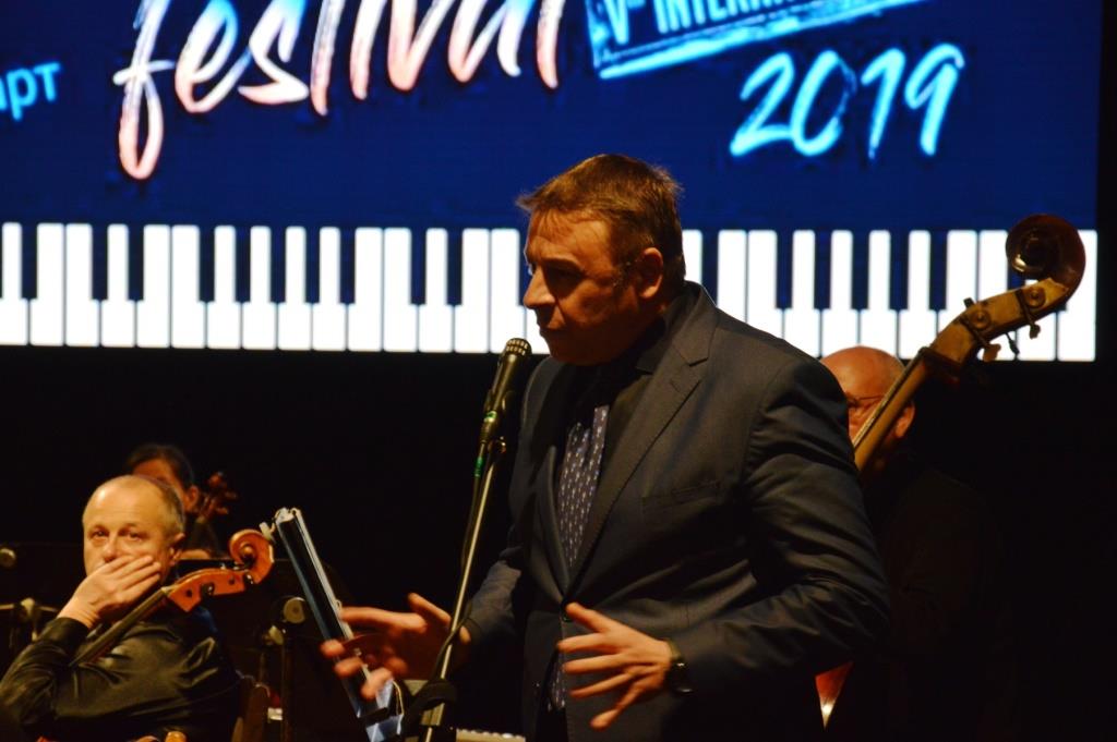 Кметът Камбитов в първата вечер на V юбилейно издание   Blagoevgrad BluesJazz” 2019:  Радвам се, че припознахте фестивала като своето музикално събитие