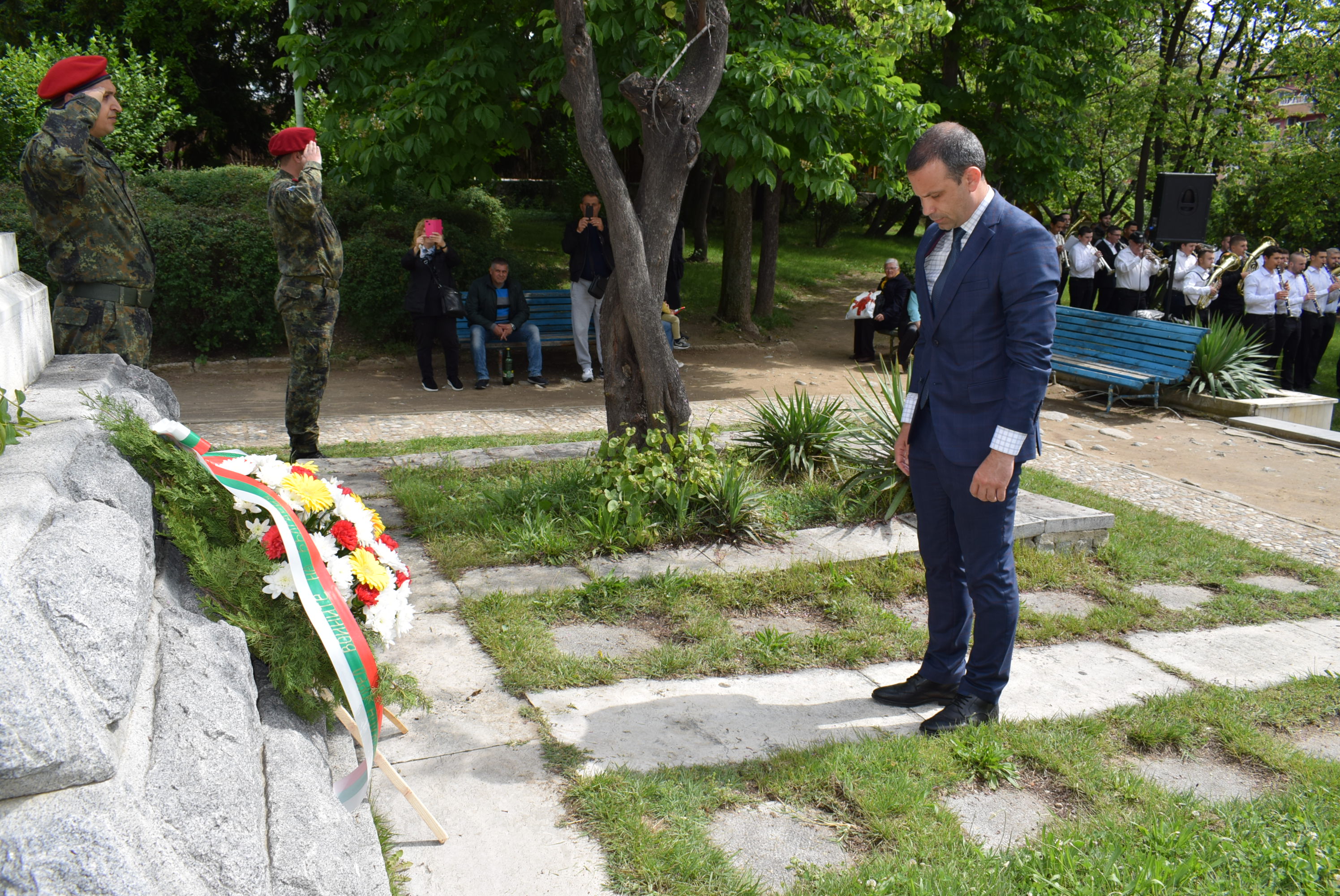 ОБЩИНА САНДАНСКИ ОТБЕЛЯЗА ДЕНЯ НА БЪЛГАРСКАТА АРМИЯ И ВОЙНСКА ХРАБРОСТ