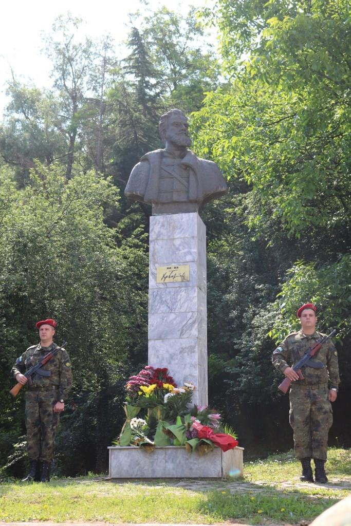 Благоевградската общественост сведе глава пред паметника на Христо Ботев и почете 143 години от гибелта му