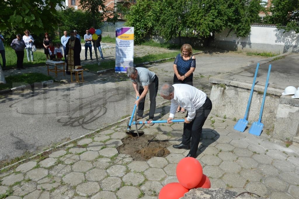 ПЪРВА КОПКА ЗА РЕМОНТА НА ДЕТСКА ГРАДИНА «РАДОСТ» В ГР. ГОЦЕ ДЕЛЧЕВ