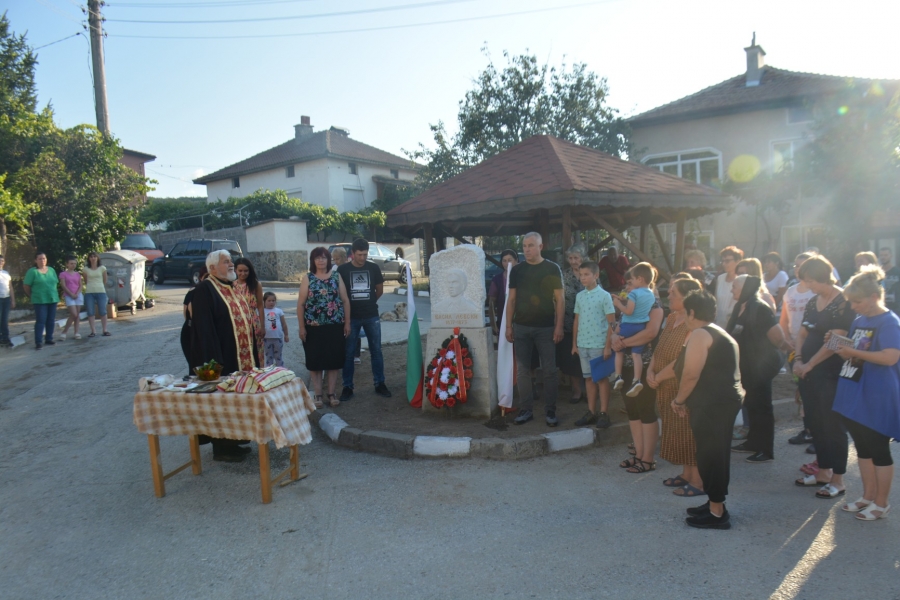 Откриха паметна плоча на Апостола на улица  Васил Левски  в Крупник навръх рождението му