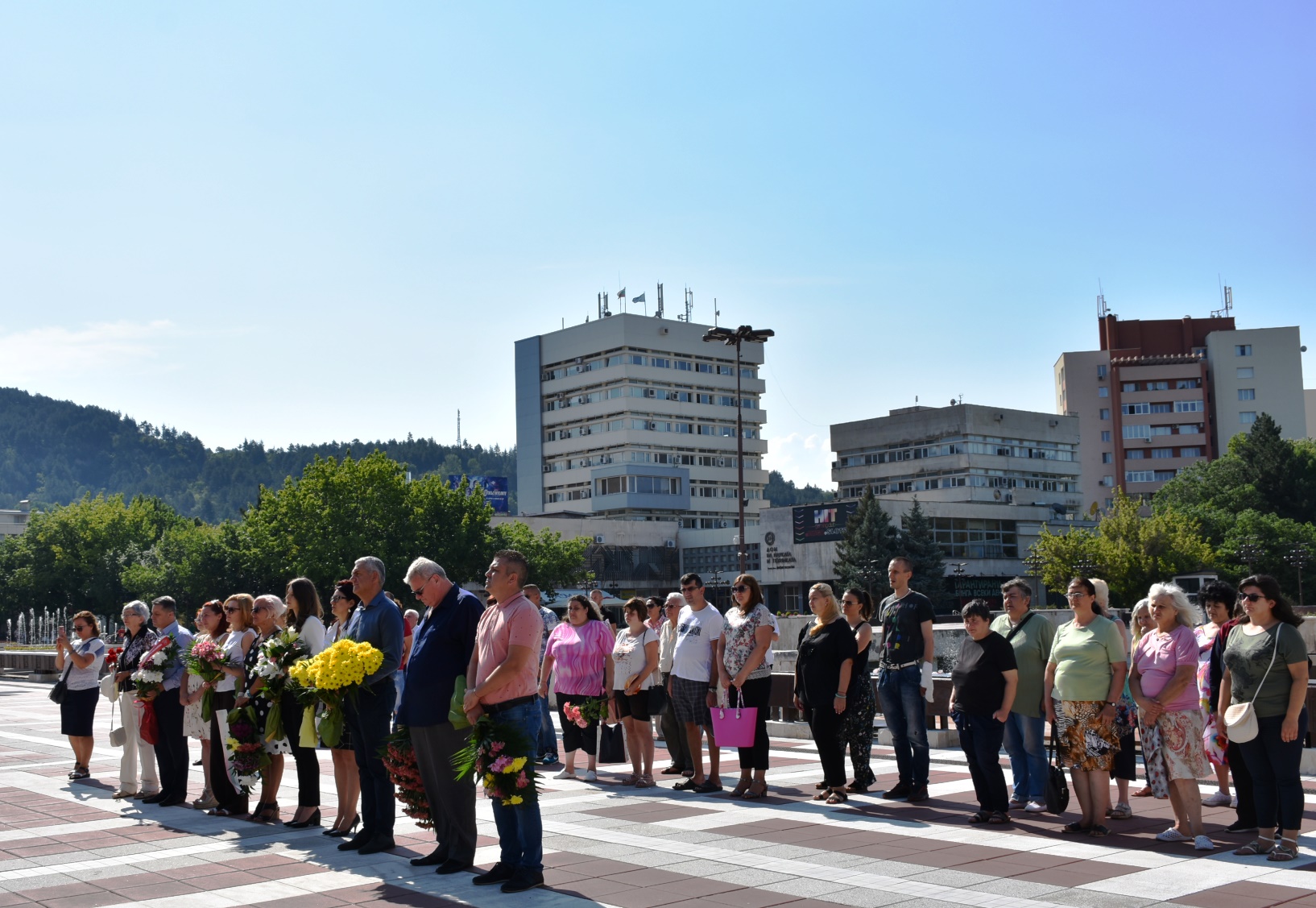 Благоевградската общественост почете 77 години от гибелта на Никола Вапцаров