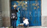 Украински художници изписаха врати на къщи в Разлог
