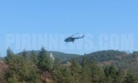 Хеликоптер се включи в гасенето на големия пожар в Рила над Долно Осеново