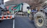 Катастрофирал ТИР затапи пътя за Гърция, колоната от коли в дефилето блокирана  вече 4 часа