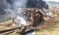Пожар унищожи две ромски къщи в Белица,десетки помагат
