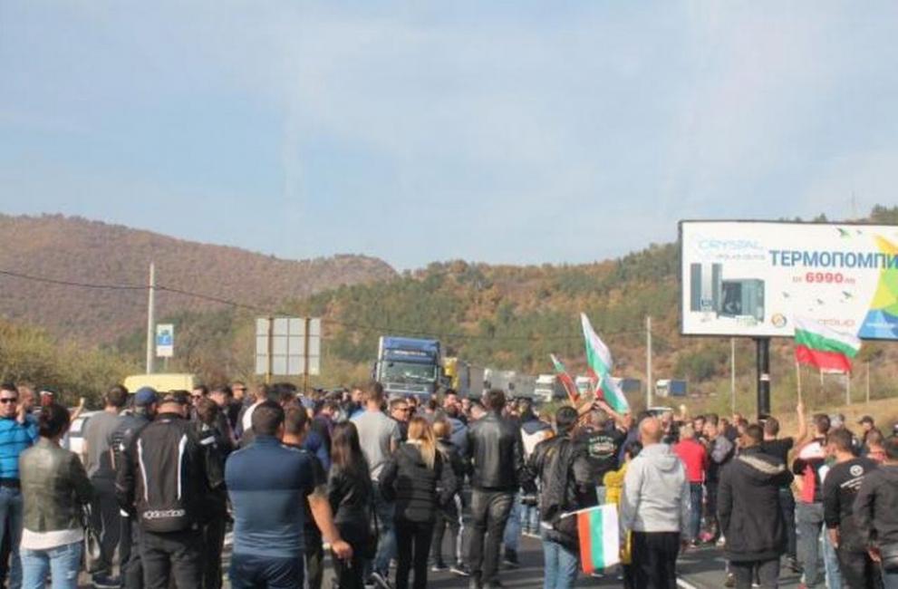 Бунтарката Люси Манова вика всички протестиращи на Полигона край Е-79