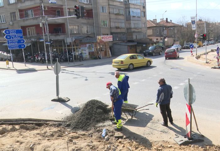 Ремонтират улица водеща за ГКПП-Златарево с 1,5 млн.лева