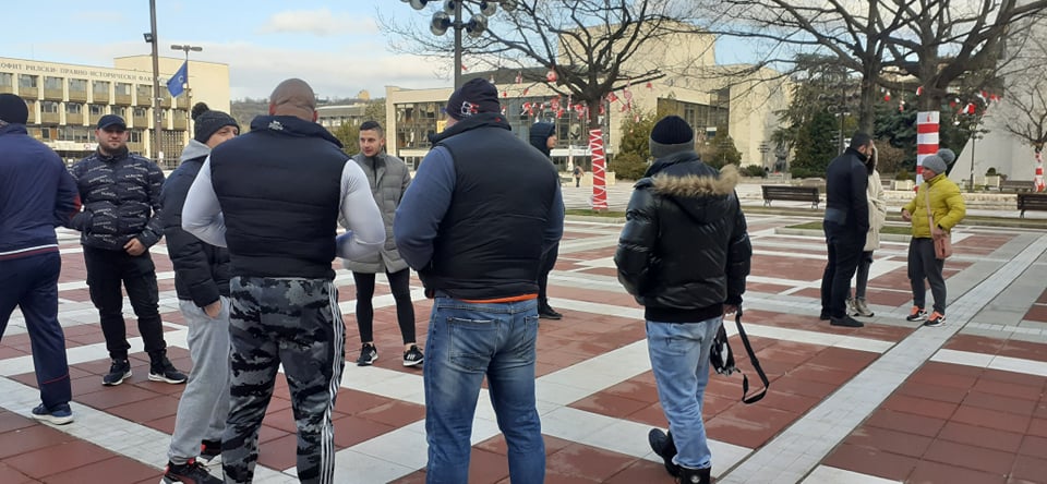 Собственици на фитнеси и молове протестираха в Благоевград