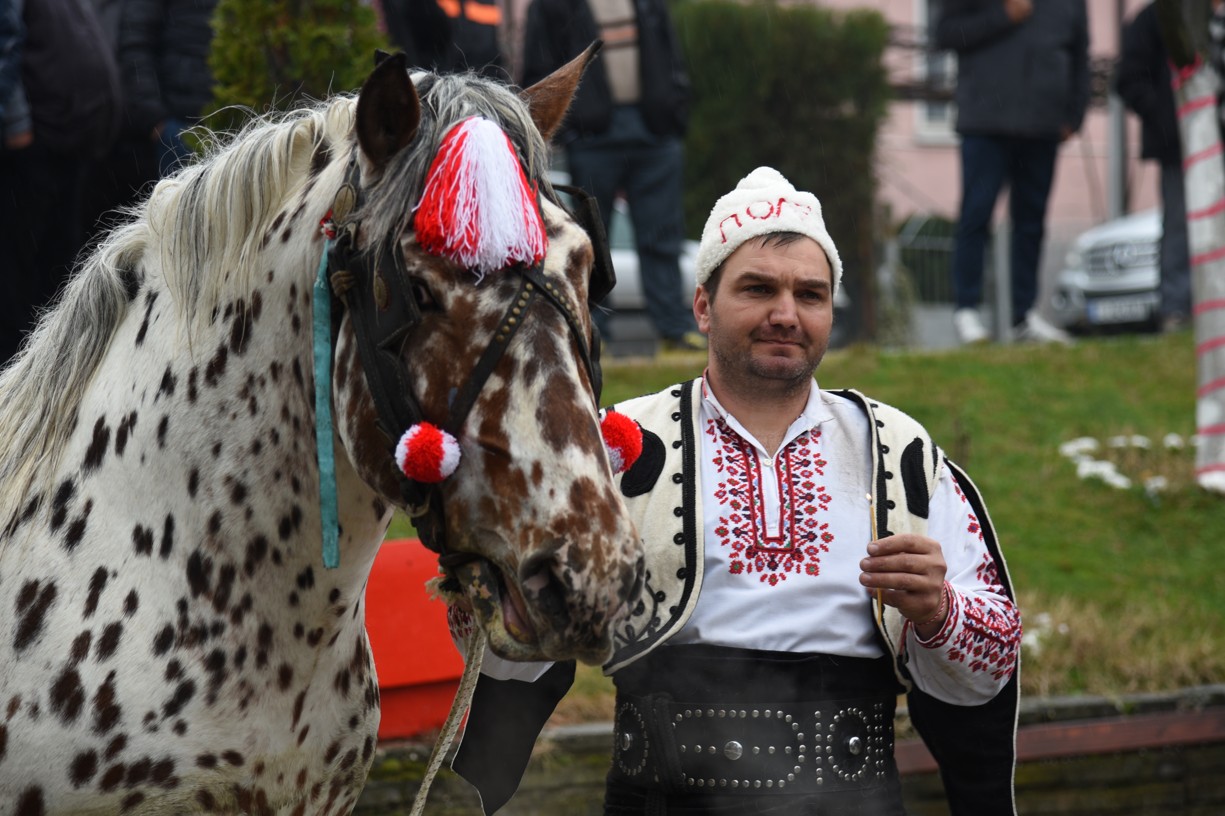 Един необикновен Тодоровден в община Симитли, въпреки пандемията стопаните  почетоха конете