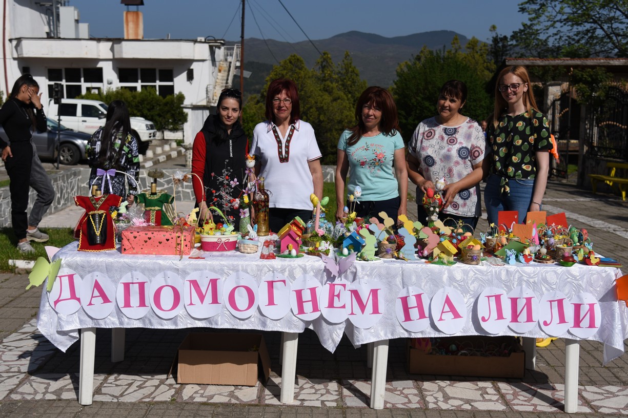 Благотворителен великденски базар обедини жителите на село Крупник за Лили