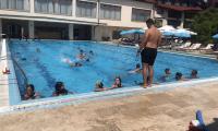 Над 200 деца от Банско се записаха ,за да се научат да плуват, общината финансира програмата