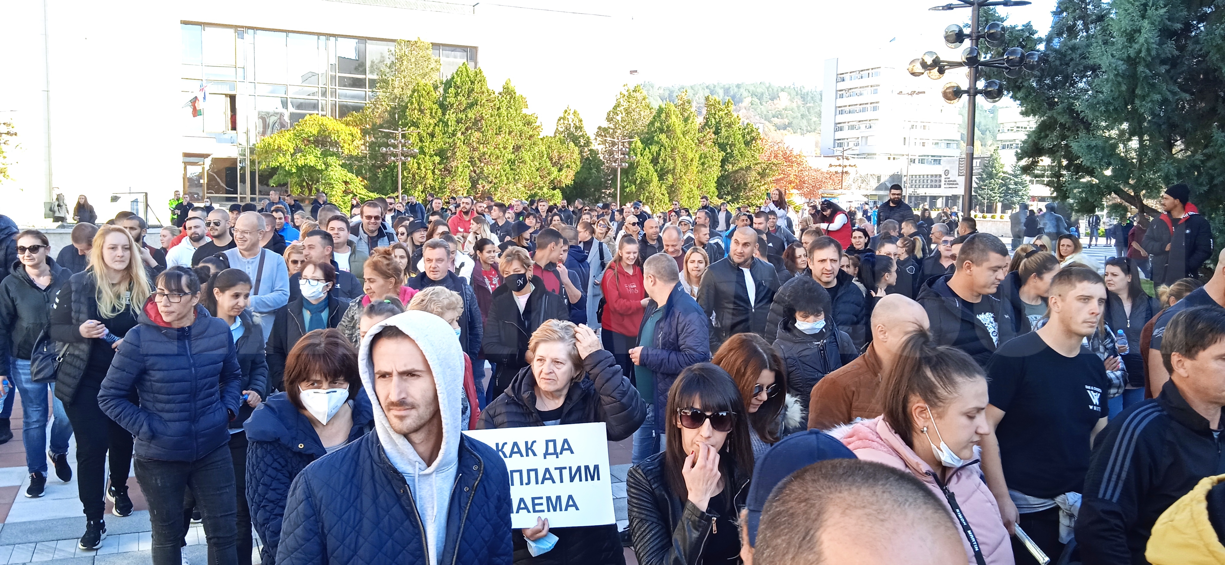 Мощен протест пред РЗИ: Потъваме, държавата съсипа ресторантьорския бизнес, искаме компенсации!