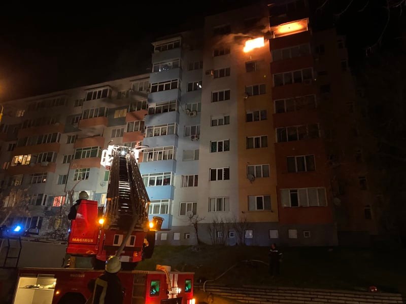 Огромна трагедия в кв.Струмско, жертвите са 3, настаняват живущите в хотел