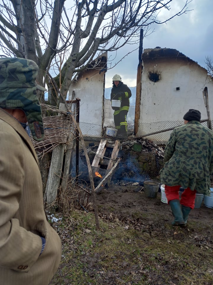 Пожар остави без дом семейство от село Полена