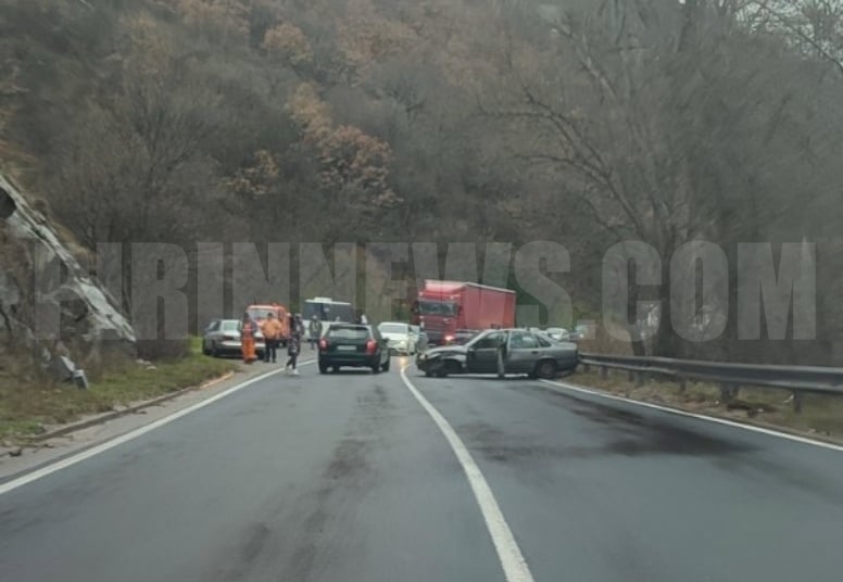 Две коли катастрофираха в Кресненското дефиле